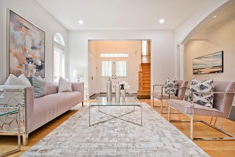 Photo 4 at 39 Green Meadows Circle, Don Valley Village, Toronto