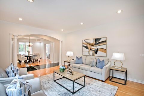 Photo 5 at 39 Green Meadows Circle, Don Valley Village, Toronto