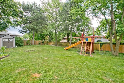 Photo 25 at 39 Green Meadows Circle, Don Valley Village, Toronto