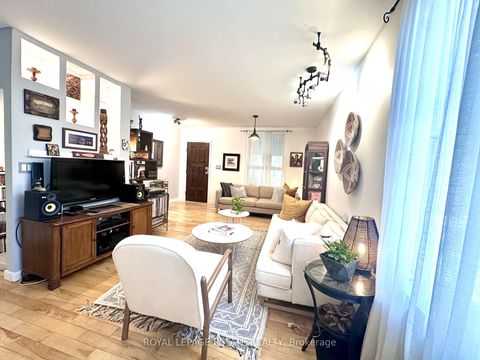 Photo 6 at 158 Waverley Road, The Beaches, Toronto