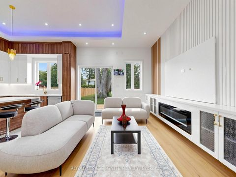 Photo 1 at 160 Manse Road N, West Hill, Toronto
