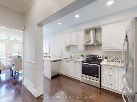 Photo 4 at 11 - 260 Russell Hill Road, Casa Loma, Toronto