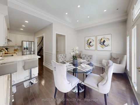 Photo 7 at 11 - 260 Russell Hill Road, Casa Loma, Toronto