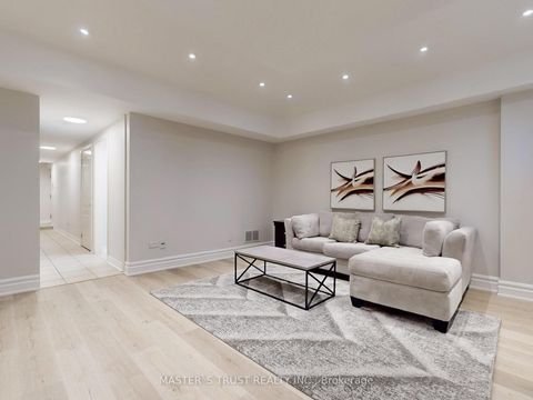 Photo 21 at 11 - 260 Russell Hill Road, Casa Loma, Toronto