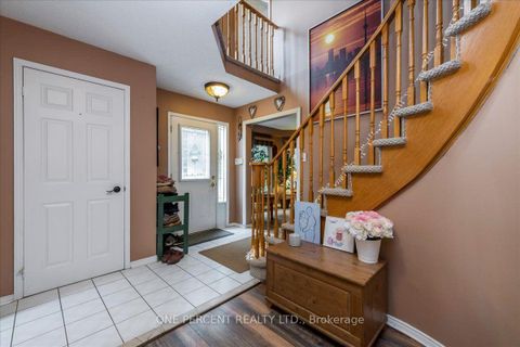 Photo 1 at 194 Livingstone Street W, West Bayfield, Barrie