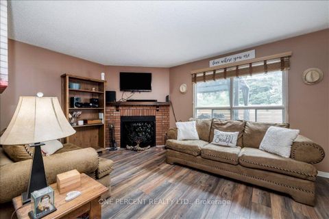 Photo 9 at 194 Livingstone Street W, West Bayfield, Barrie