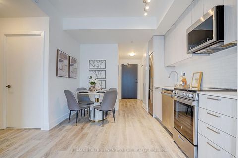 Photo 7 at 1002 - 185 Deerfield Road, Central Newmarket, Newmarket
