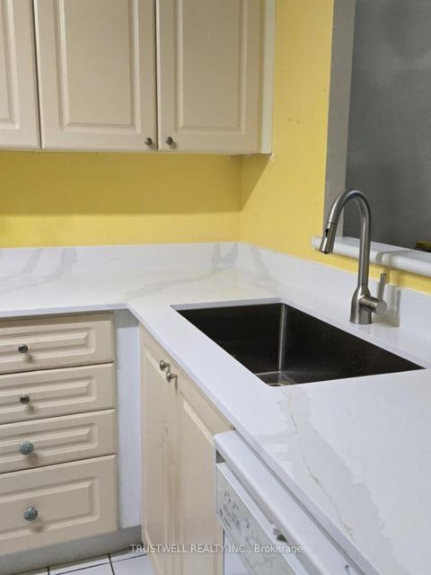 Photo 11 at 1509 - 8 Lee Centre Drive, Woburn, Toronto