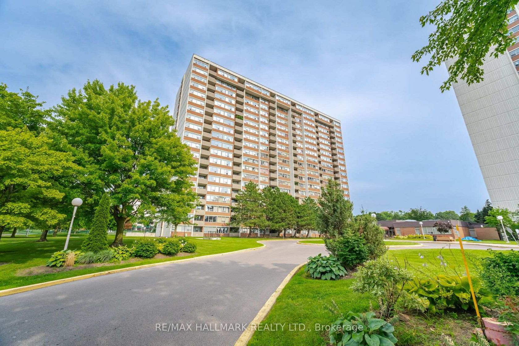 1504 - 45 Silver Springs Boulevard, L'Amoreaux, Toronto 