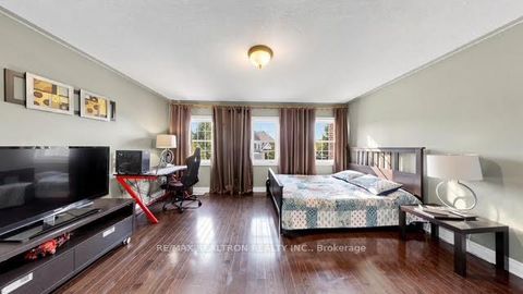 Photo 32 at 50 Sir Francesco Street, Patterson, Vaughan