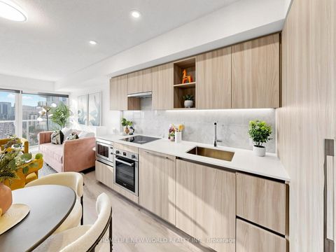 Photo 4 at 2011 - 17 Bathurst Street, Waterfront Communities C1, Toronto
