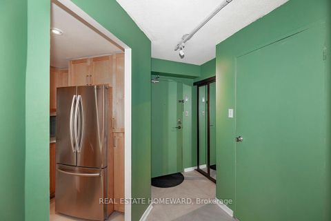 Photo 4 at 626 - 77 Maitland Place, South St. James Town, Toronto