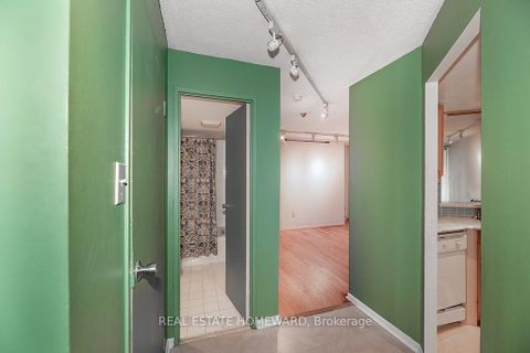 Photo 5 at 626 - 77 Maitland Place, South St. James Town, Toronto