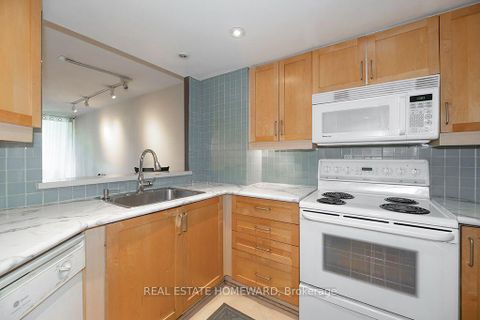 Photo 6 at 626 - 77 Maitland Place, South St. James Town, Toronto