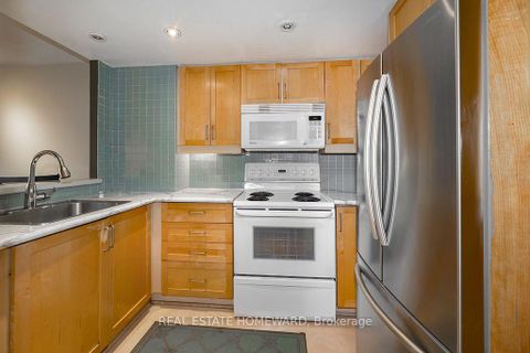 Photo 9 at 626 - 77 Maitland Place, South St. James Town, Toronto