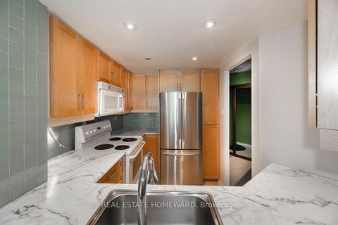 Photo 10 at 626 - 77 Maitland Place, South St. James Town, Toronto