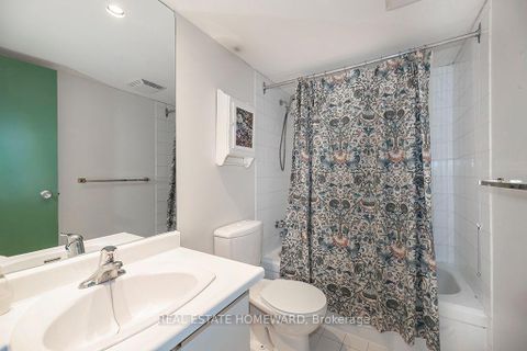 Photo 11 at 626 - 77 Maitland Place, South St. James Town, Toronto