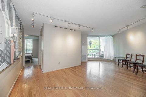 Photo 12 at 626 - 77 Maitland Place, South St. James Town, Toronto