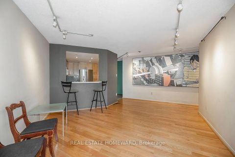 Photo 13 at 626 - 77 Maitland Place, South St. James Town, Toronto