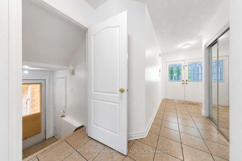 Photo 2 at 189 Warwick Crescent, Summerhill Estates, Newmarket