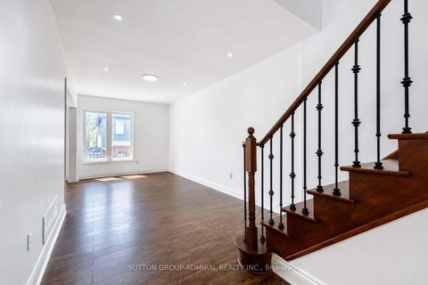 Photo 3 at 189 Warwick Crescent, Summerhill Estates, Newmarket