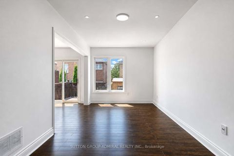 Photo 4 at 189 Warwick Crescent, Summerhill Estates, Newmarket