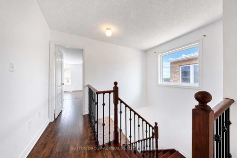 Photo 12 at 189 Warwick Crescent, Summerhill Estates, Newmarket
