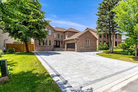 Photo 1 at 35 Harmony Hill Crescent, Mill Pond, Richmond Hill