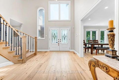 Photo 4 at 35 Harmony Hill Crescent, Mill Pond, Richmond Hill
