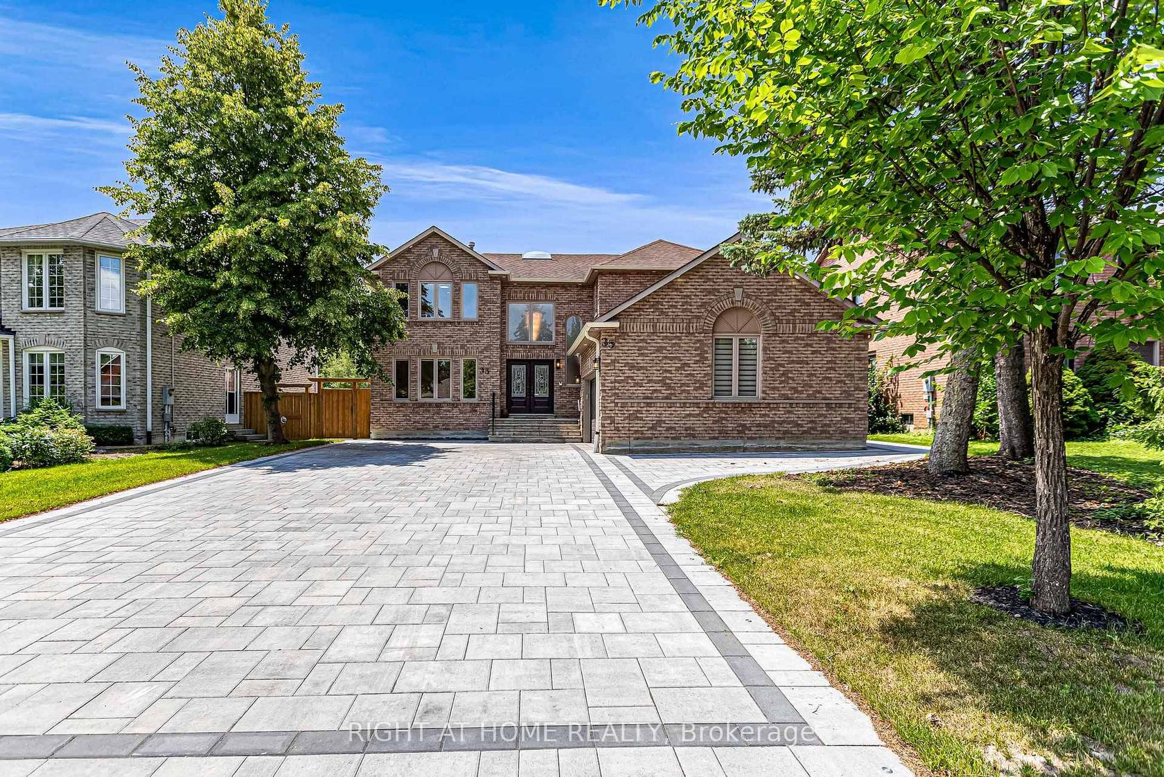 35 Harmony Hill Crescent, Mill Pond, Richmond Hill photo number 2