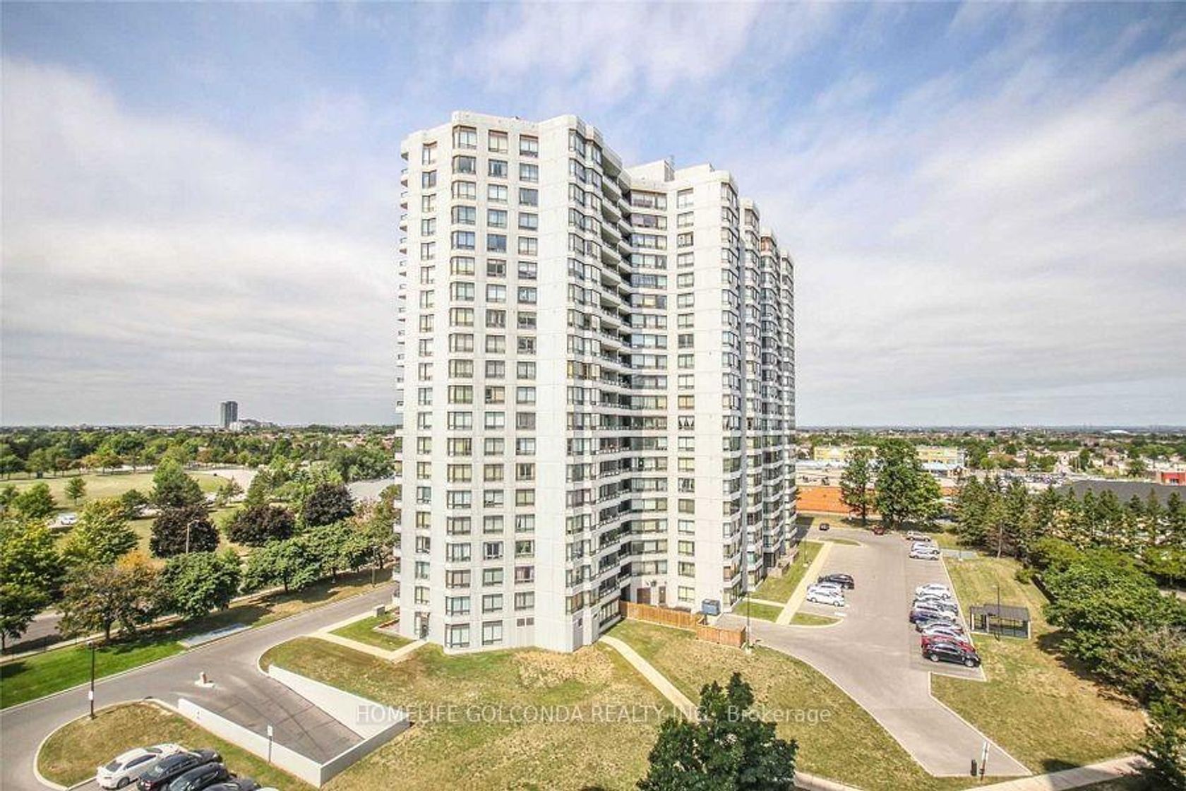 912 - 330 Alton Towers Circle, Milliken, Toronto 