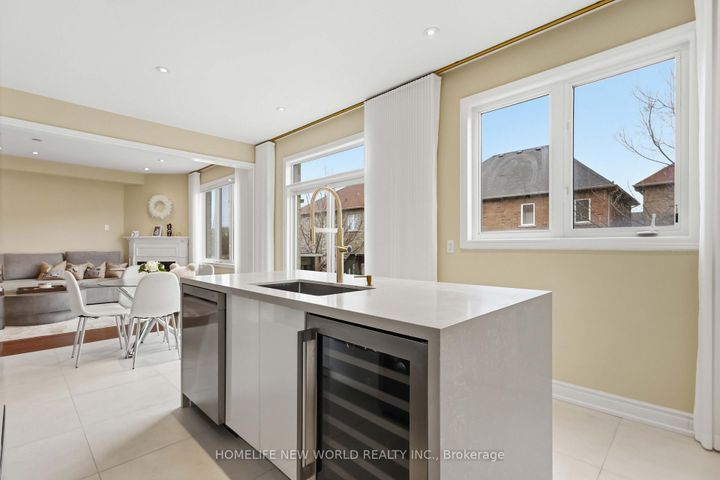 Photo 7 at 44 Dame Gruev Drive, Greensborough, Markham
