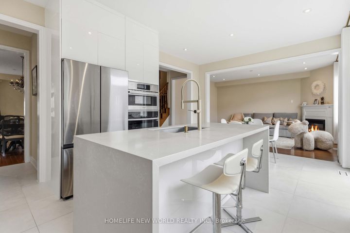 Photo 8 at 44 Dame Gruev Drive, Greensborough, Markham