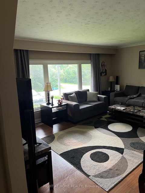 Photo 2 at 4 Wendy Way, Oak Ridges, Richmond Hill