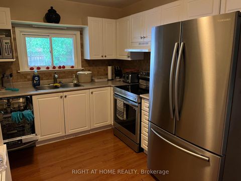 Photo 5 at 4 Wendy Way, Oak Ridges, Richmond Hill