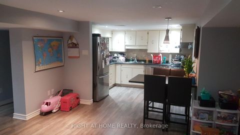 Photo 12 at 4 Wendy Way, Oak Ridges, Richmond Hill