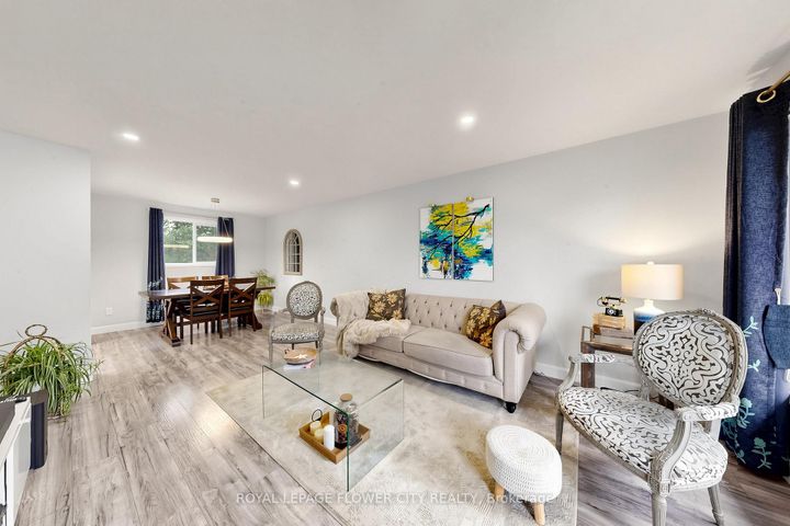 Photo 4 at 206 Mcmurchy Avenue S, Brampton South, Brampton