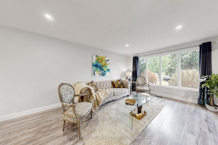 Photo 5 at 206 Mcmurchy Avenue S, Brampton South, Brampton