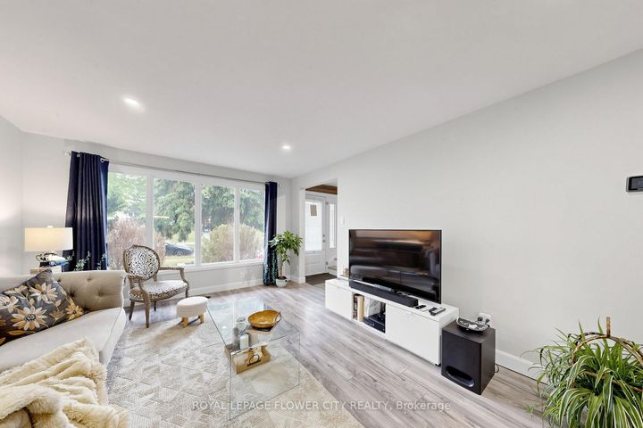 Photo 6 at 206 Mcmurchy Avenue S, Brampton South, Brampton