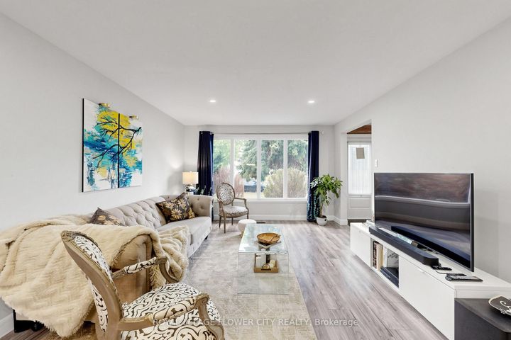 Photo 7 at 206 Mcmurchy Avenue S, Brampton South, Brampton