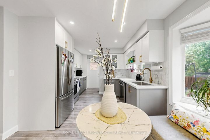Photo 11 at 206 Mcmurchy Avenue S, Brampton South, Brampton
