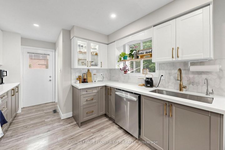 Photo 13 at 206 Mcmurchy Avenue S, Brampton South, Brampton