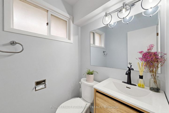 Photo 19 at 206 Mcmurchy Avenue S, Brampton South, Brampton