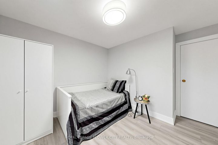 Photo 26 at 206 Mcmurchy Avenue S, Brampton South, Brampton