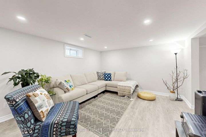 Photo 34 at 206 Mcmurchy Avenue S, Brampton South, Brampton