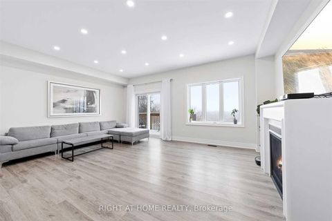 Photo 3 at 1172 Peelar Crescent, Lefroy, Innisfil