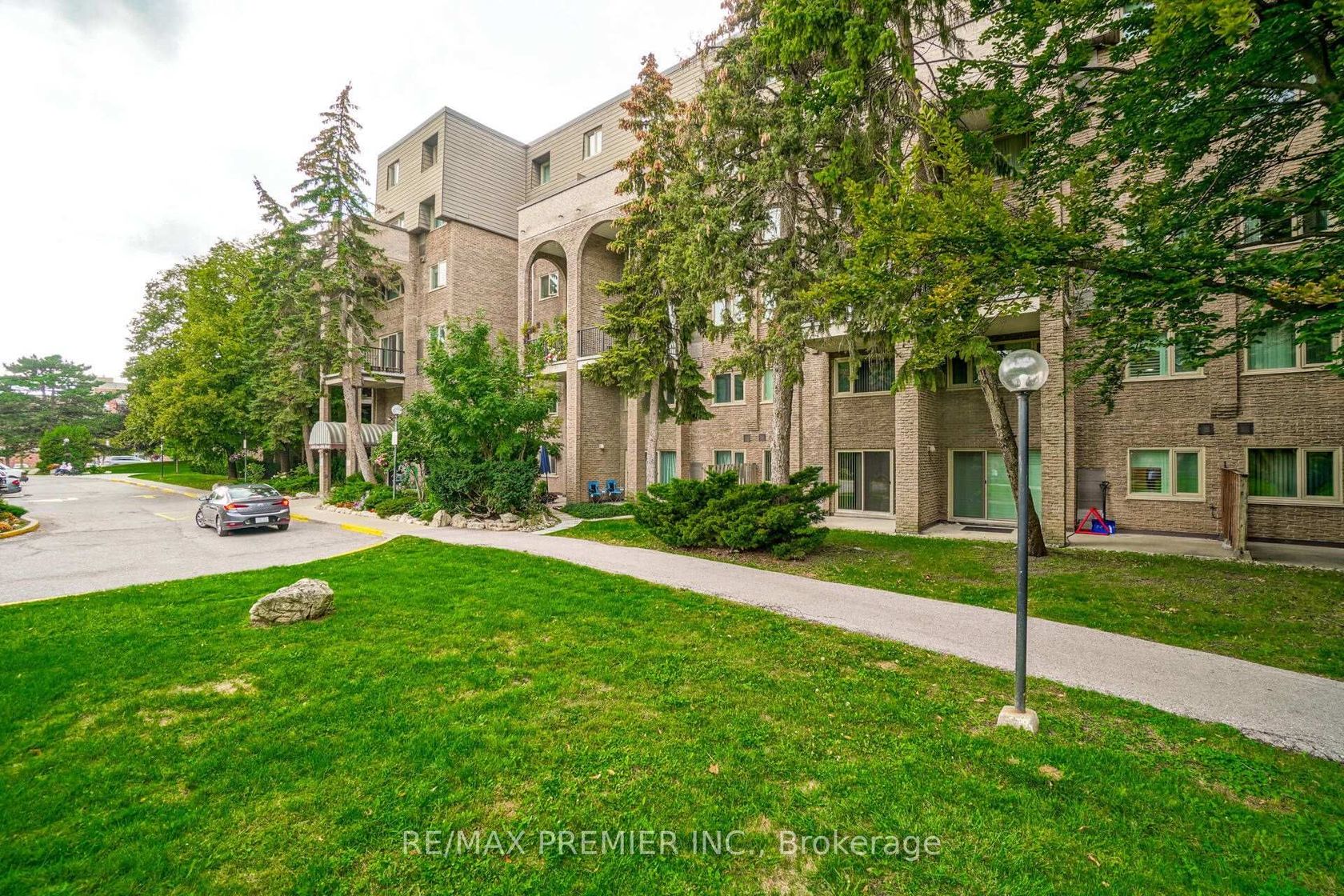 345 - 4005 Don Mills Road, Hillcrest Village, Toronto 