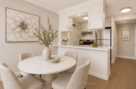 Photo 2 at 609 - 909 Bay Street, Bay Street Corridor, Toronto