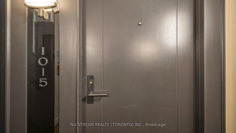 Photo 4 at 1015 - 955 Bay Street, Bay Street Corridor, Toronto