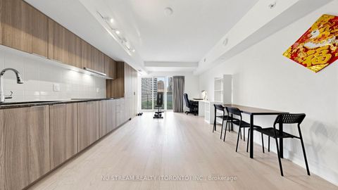 Photo 6 at 1015 - 955 Bay Street, Bay Street Corridor, Toronto